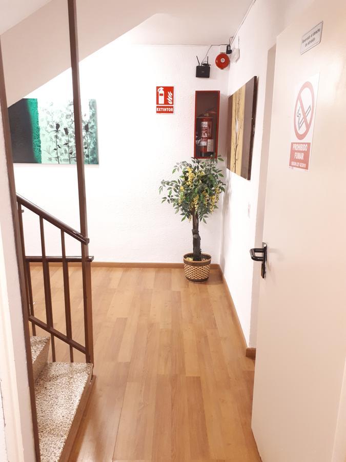 Hostal Oklahoma レウス エクステリア 写真
