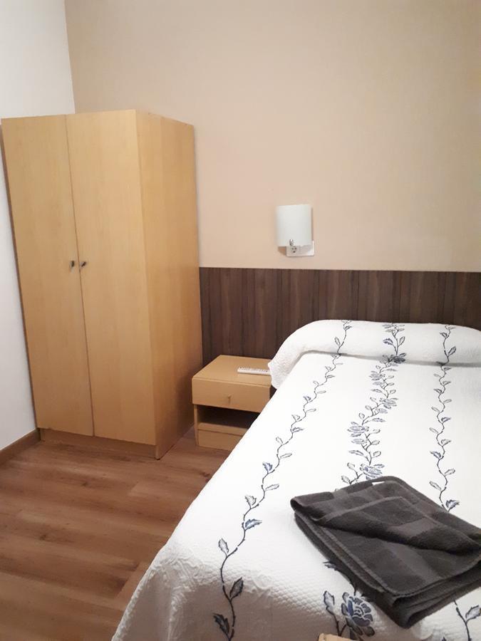 Hostal Oklahoma レウス エクステリア 写真