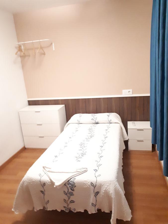 Hostal Oklahoma レウス エクステリア 写真