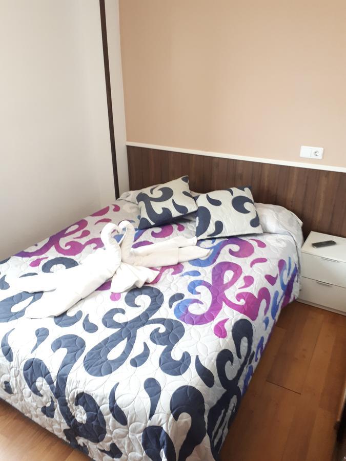 Hostal Oklahoma レウス エクステリア 写真