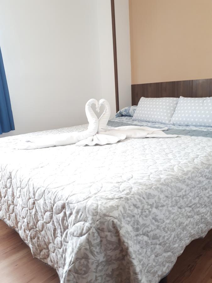 Hostal Oklahoma レウス エクステリア 写真