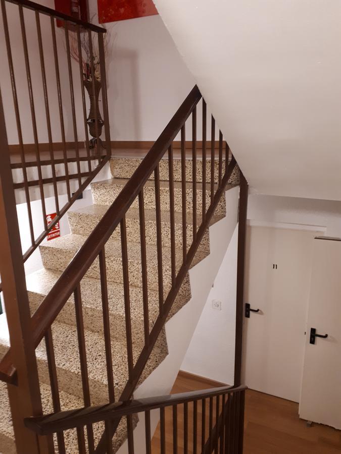 Hostal Oklahoma レウス エクステリア 写真