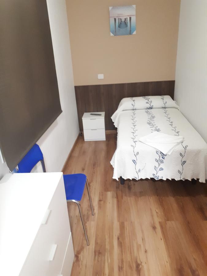 Hostal Oklahoma レウス エクステリア 写真