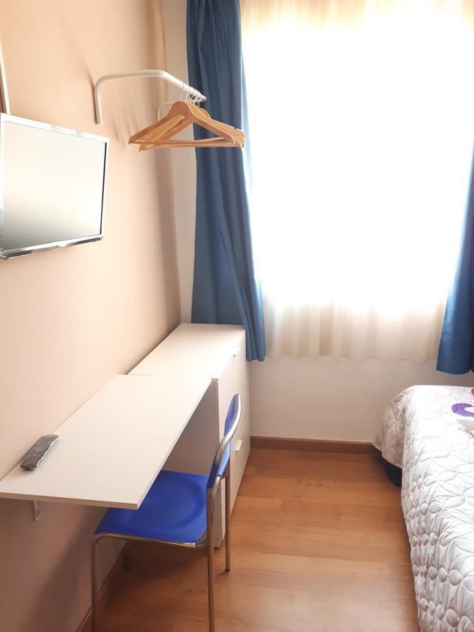 Hostal Oklahoma レウス エクステリア 写真