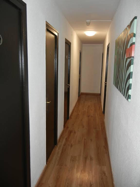 Hostal Oklahoma レウス エクステリア 写真